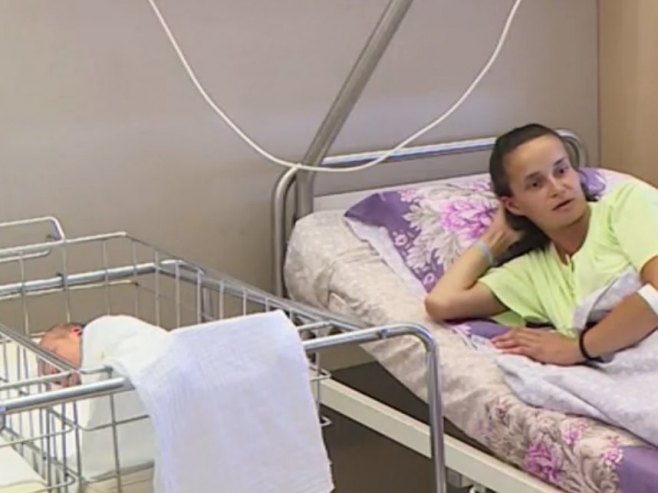 PORODILA SE U AUTU NA PUTU DO BOLNICE: Beba iz Bijeljine dobila nadimak „Srećko“
