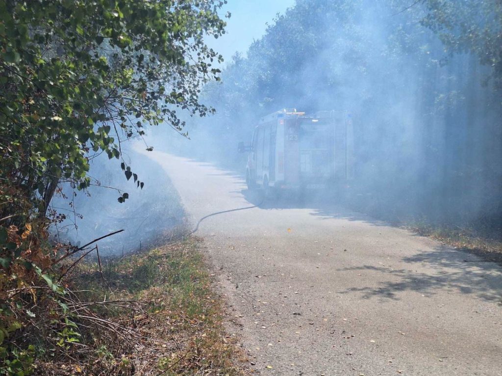 BANJALUČKI VATROGASCI NA NOGAMA: Za jedan dan gasili čak 6 požara (FOTO)