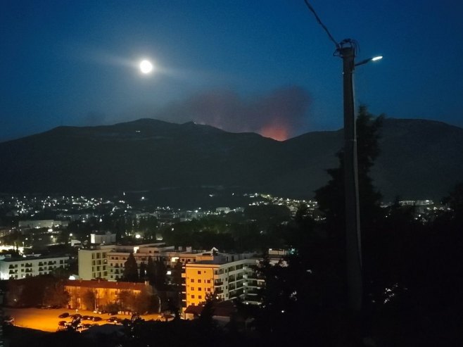POŽARNA LINIJA DUGA 25 KILOMETARA: Vatra se približila izvorištu i Vodovodu u Trebinju