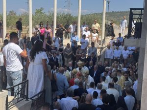 ŽIVU SRPSKU DJECU, ŽENE I STARCE BACALI U JAME: U Prebilovcima obilježena godišnjica jednog od najstrašnijih zločina nad našim narodom (FOTO)