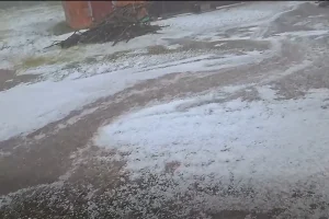 LED ZASUO DVORIŠTA U LATKAŠIMA: Objavljen snimak nevremena (VIDEO)
