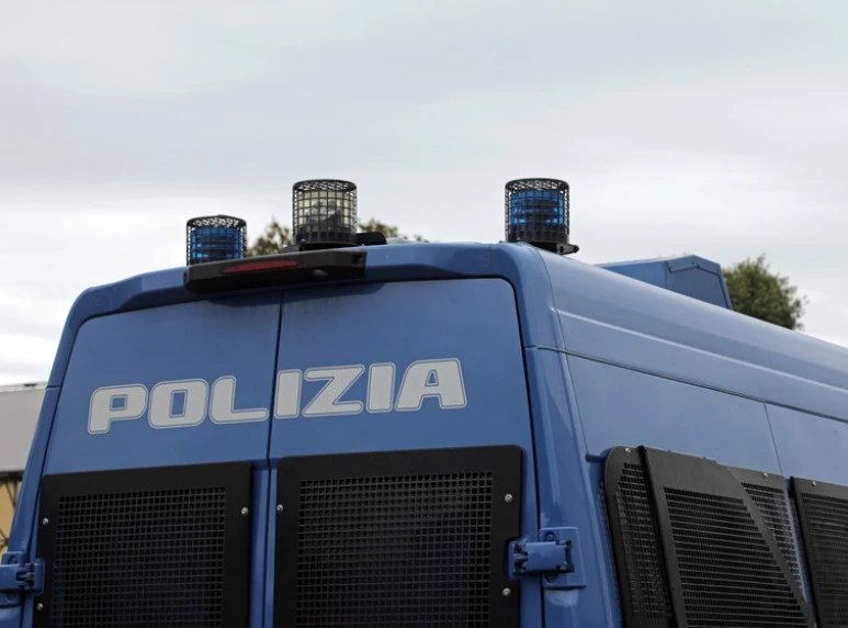 URUŠIO SE SPRAT ZGRADE U CENTRU RIMA: Spašene četiri osobe