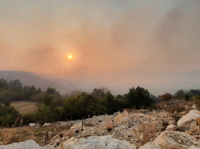 PONOVO GORI U HERCEGOVINI: Na području Gacka aktivna požarna linija duža od 10 kilometara