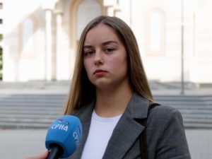 HAJKA NA STUDENTICU ZBOG STIHOVA NA DRUŠTVENIM MREŽAMA: Teodora zbog pritisaka i uvreda na nacionalnoj osnovi tokom studiranja u Sarajevu, školovanje nastavlja u Banjaluci