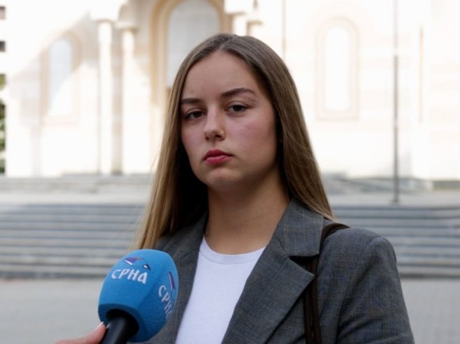 HAJKA NA STUDENTICU ZBOG STIHOVA NA DRUŠTVENIM MREŽAMA: Teodora zbog pritisaka i uvreda na nacionalnoj osnovi tokom studiranja u Sarajevu, školovanje nastavlja u Banjaluci