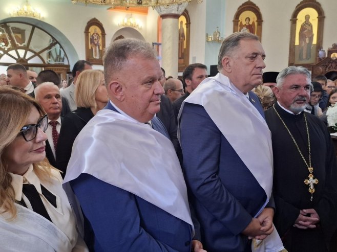 U GRADIŠCI OSVEŠTANA OBNOVLJENA ZADUŽBINA MITROPOLITA GEORGIJA: Dodik – Vjerujući narod čuva srpski identitet