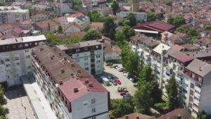 UŽASAVAJUĆI GRAFITI U DVORIŠTU ŠKOLE U BRČKOM: „Srbe na vrbe“ i „Nož, kolac, Jasenovac“