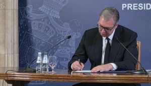 ВУЧИЋ ЗВАНИЧНО ДАО ОСТАВКУ НА МЈЕСТО ПРЕДСЈЕДНИКА РЕПУБЛИКЕ СРБИЈЕ