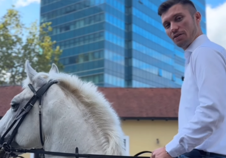 PERFORMAS ISPRED VLADE RS: Kresojević na konju ukazao na visoke cijene goriva (VIDEO)