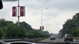 TROBOJKE NA ULAZU U BEOGRAD:  Dodik – Živjele Srbija i Republika Srpska (VIDEO)