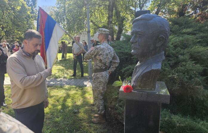 ХЕРОЈСТВО КОЈЕ ЖИВИ: Козарска Дубица обиљежила 35 година од бесмртног чина мајора Милана Тепића (ФОТО)