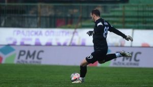 NAJVEĆI BAKSUZ SRPSKOG FUDBALA: Lomili mu lice i nogu protiv Zvezde i Partizana, sad doživio novu jezivu povredu