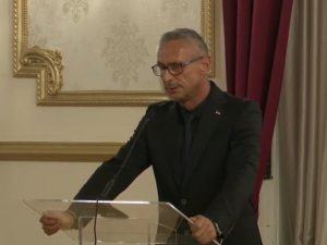 „КО СМО МИ БЕЗ РАТКА, РАДОВАНА И 9. ЈАНУАРА?“ Остојић упутио снажну поруку из Београда са комеморације генералу