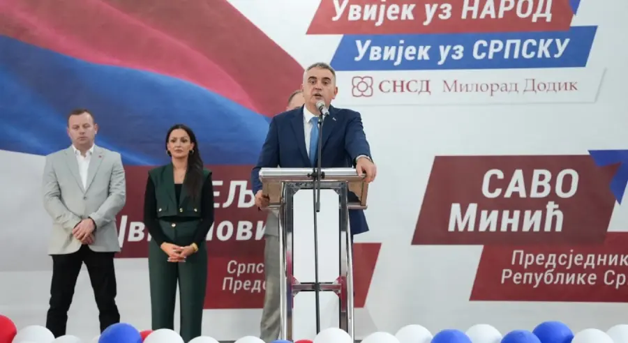 „МОДРИЧА ЈЕ У РАТУ МНОГО СТРАДАЛА“: Минић се дружио са домаћинима и патриотама из Дугог Поља (ФОТО)