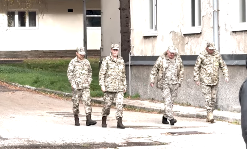 HELEZ ZANIJEMIO: Iz kasarne u Novom Travniku ukradeno 150 tona nafte?
