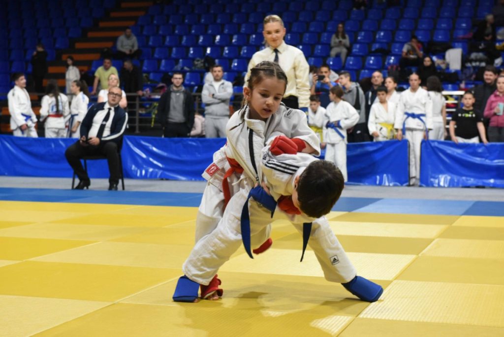 ROĐENA SA 930 GRAMA, A DANAS JE ŠAMPIONKA BALKANA: Marija (8) iz Trebinja je primjer borbenosti i snage (FOTO)
