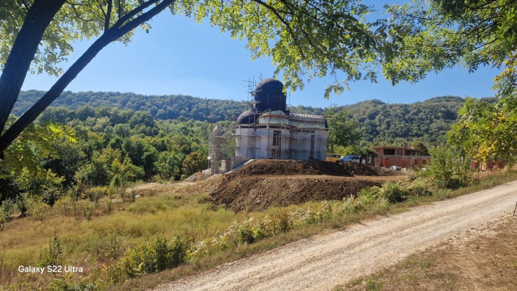 SIN PREMINUO, A OTAC MU PODIŽE MANASTIR: Na porodičnoj zemlji u Brčkom nastaje posebna zadužbina (FOTO)