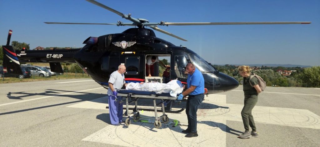 ХИТАН МЕДИЦИНСКИ ТРАНСПОРТ: Дјевојка с повредом кичме пребачена из Бањалуке у Београд