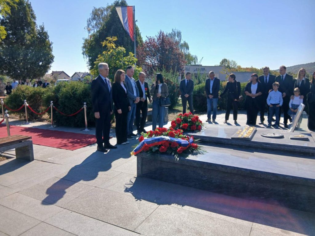 МОДРИЧА ДАНАС ОБИЉЕЖАВА СЈЕЋАЊЕ НА МИЛАНА ЈЕЛИЋА: Навршило се 19 година од његове смрти (ФОТО)