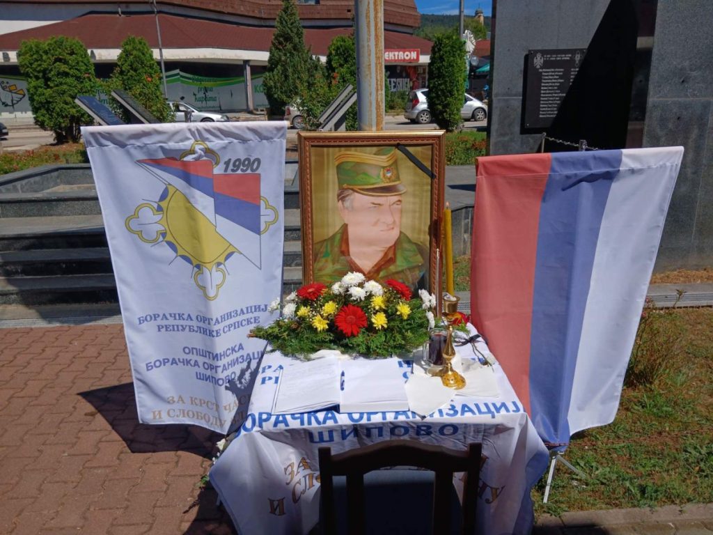 SLUŽEN POMEN GENERALU: Saborci iz Šipova odali počast Ratku Mladiću (FOTO)