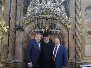 DODIK U HRAMU HRISTOVOG VASKRSENJA U JERUSALIMU: „Zapalio sam svijeću i pomolio se za naš narod, Republiku Srpsku i Srbiju“
