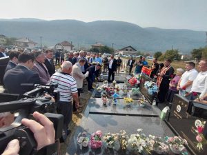 BRAT I SESTRA UBIJENI NA MOSTU: Istočna Ilidža obilježava Dan sjećanja na žrtve NATO bombardovanja (FOTO)