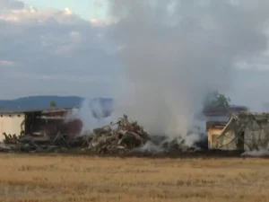 ПОЖАР У БИЈЕЉИНИ И ДАЉЕ ТИЊА: Град обавијен димом и мирисом паљевине