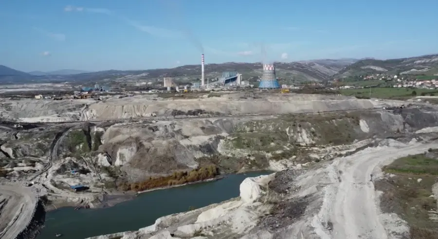 UHAPŠENE DVIJE OSOBE: Audijem pod punom brzinom uletio u krug RiTE Gacko i oštetio kapiju