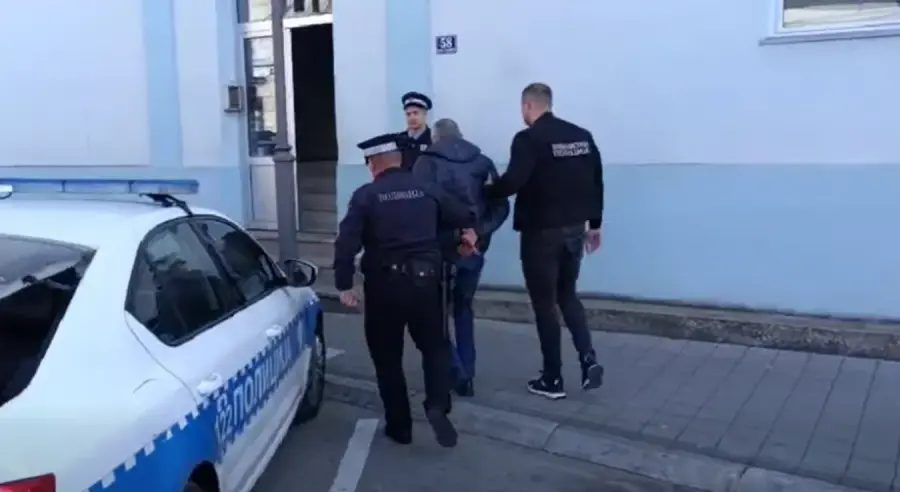 DROGU PROIZVODIO U KUĆI: Bilećanin optužen za šverc 5,2 kilograma marihuane