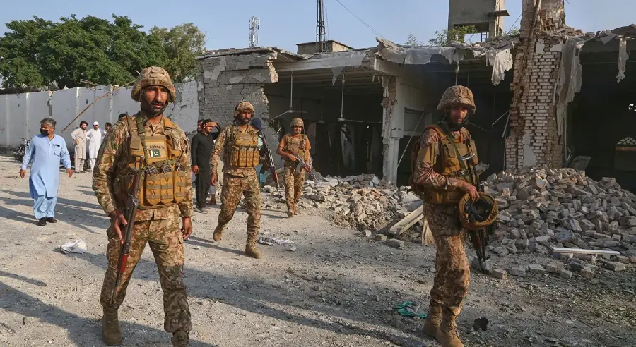 HAOS U PAKISTANU: Bombaš samoubica ubio 31 osobu, napadači se zabarikadirali