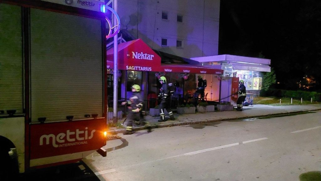 POŽAR U BANJALUCI: Gorio kafić (FOTO)
