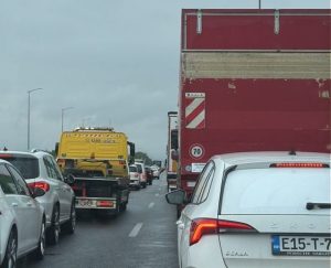 ВОЗАЧИ ЗАГЛАВИЛИ У КИЛОМЕТАРСКИМ КОЛОНАМА НА БРЗОЈ ЦЕСТИ: Удес направио колапс на путу Лакташи – Бањалука