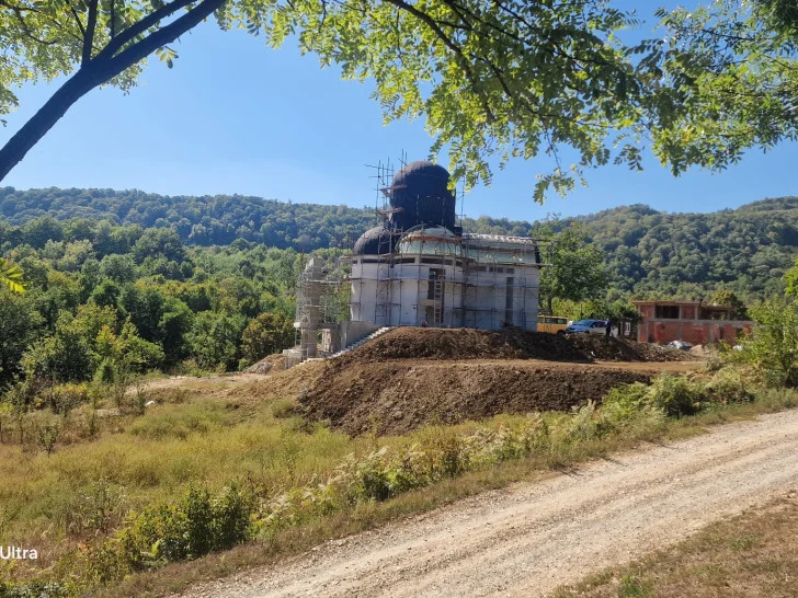 ŽIVAN GRADI MANASTIR U POMEN PREMINULOG SINA: Priča iz Gornje Skakave kod Brčkog nikoga ne ostavlja ravnodušnim (FOTO)