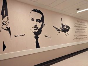 „HVALA ZA DOBRO KOJE NE PROLAZI“: Mural posvećen Bobanu Kusturiću u Trebinju (FOTO)