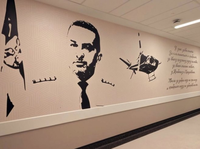 „HVALA ZA DOBRO KOJE NE PROLAZI“: Mural posvećen Bobanu Kusturiću u Trebinju (FOTO)