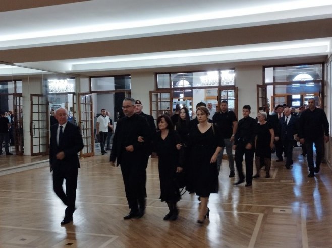 АПЕЛ ПОРОДИЦЕ МЛАДИЋ: Новац умјесто за цвијеће и вијенце за генерала уплатити за обољелу дјецу