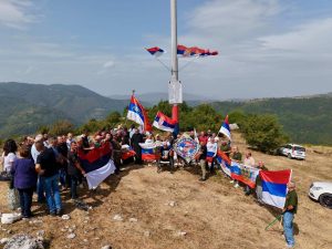 „MOJA PORODICA DALA JE TRI HEROJA“: Miodrag Suvajčević ne ćuti o zaboravljenim grobovima u Vujinovićima (FOTO/VIDEO)