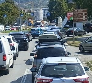 КОЛАПС НА БАЊАЛУЧКИМ УЛИЦАМА: Колоне на више праваца (ФОТО)