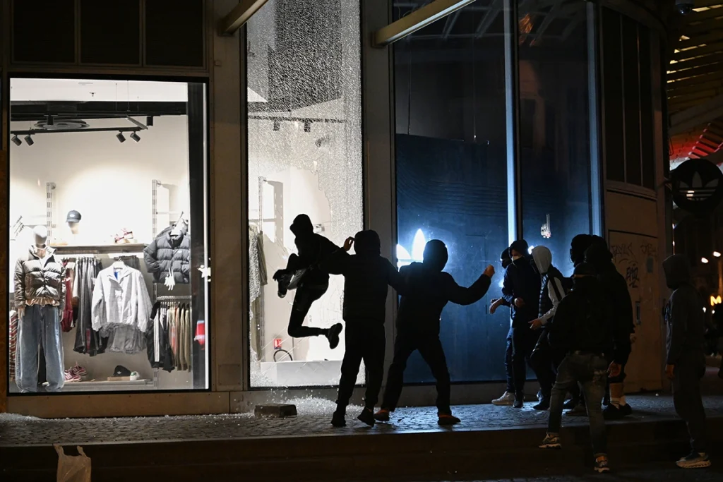 VANDREDNE MJERE U FRANCUSKOJ: Uvodi se policijski čas
