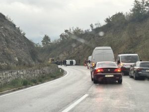 SAOBRAĆAJ OTEŽAN: Udes na putu u Bočcu, nastaju gužve