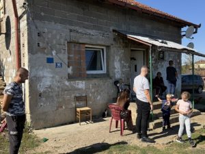 ИСПУЦАЛИ ЗИДОВИ, ЈЕДНА СОБА И КУПАТИЛО БЕЗ ВОДЕ: Осмочланој породици Ћорић код Дервенте потребна помоћ