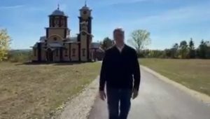 ON NE VOZI BICIKL, ON IDE SIGURNIM KORACIMA: Pogledajte šta je Vučić ostavio mještanima Ivankovca