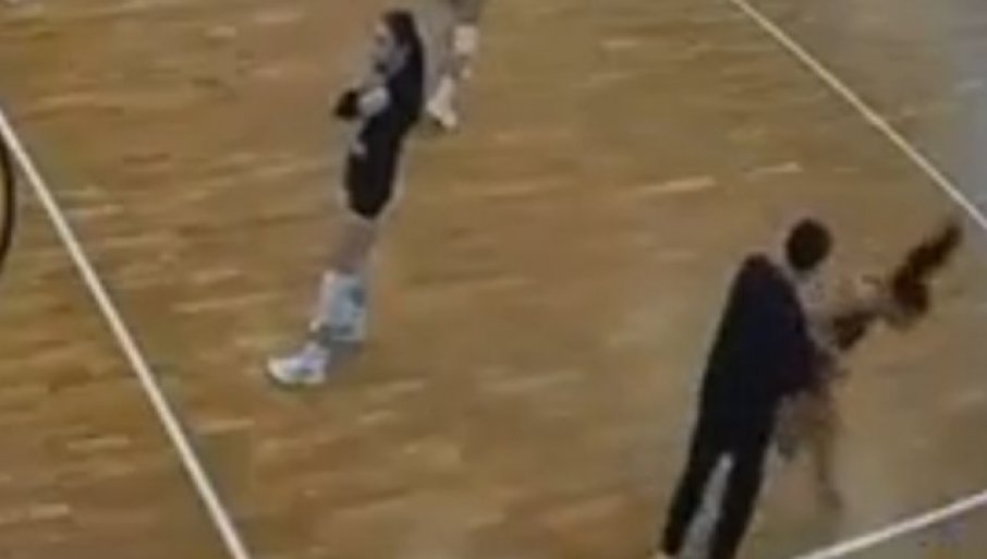 СКАНДАЛ НАД СКАНДАЛИМА:  Тренер ударио малољетну одбојкашицу (ВИДЕО)