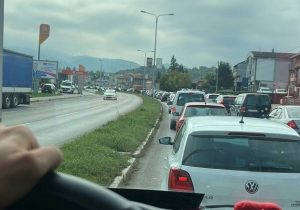 УДЕС НА ТРАНЗИТУ У БАЊАЛУЦИ: Колоне возила од Чајавца до Лауша
