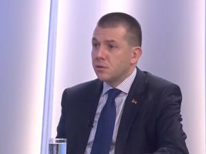 „REGIONALNI MEDIJI VODE KAMPANJU PROTIV VUČIĆA“: Politikolog Bojan Šolaja za „Novosti“