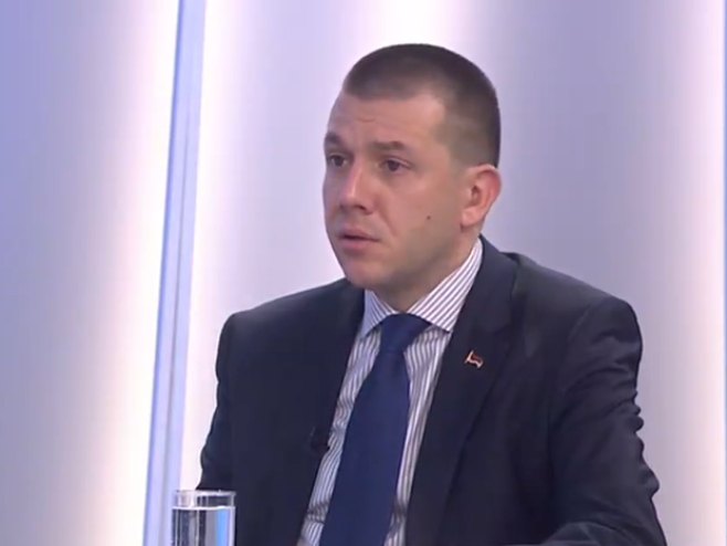 „REGIONALNI MEDIJI VODE KAMPANJU PROTIV VUČIĆA“: Politikolog Bojan Šolaja za „Novosti“