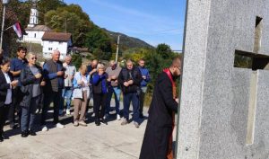 MUSLIMANSKE SNAGE IH UBIJALE NA KUĆNOM PRAGU: U Fakovićima kod Bratunca danas je služen parastos za srpske žrtve (FOTO)