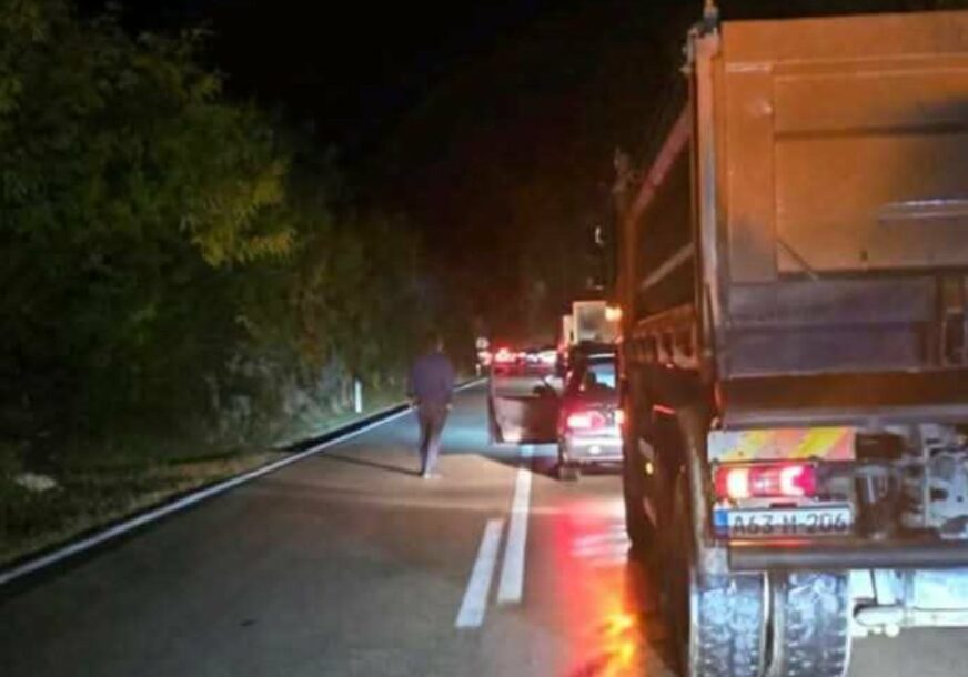 ОБУСТАВЉЕН САОБРАЋАЈ: Тежак судар на путу Бањалука-Мркоњић Град (ФОТО)