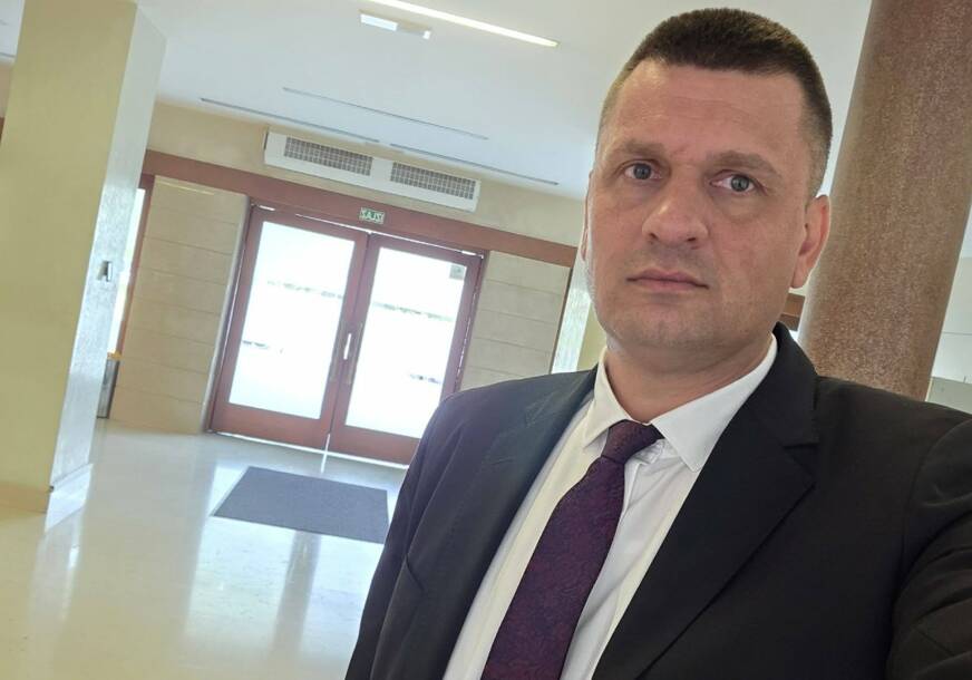 РАДОВАН РОМАНИЋ „ЗАРАТИО“ СА ЦИЈЕЛОМ ОМАРСКОМ: Након избора комшијама, кумовима и родбини послао ову поруку (ФОТО)