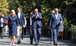 „ОВО ЈЕ НАША ПОБЈЕДА“: Додик, Цвијеновићева и Минић у шетњи Бањалуком (ВИДЕО)